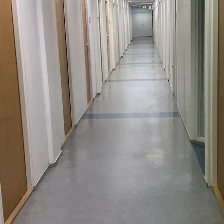 Office House Services 215 אכסניה *