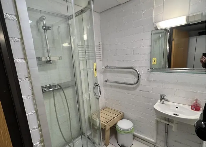 Office House Services 215 Hostal Helsinki