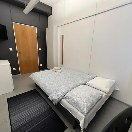 Albergue Office House Services 215 *